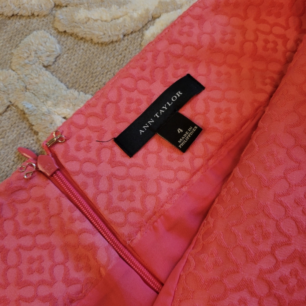 Ann Taylor coral skirt size 4 (fits like a 6) - Picture 2 of 4